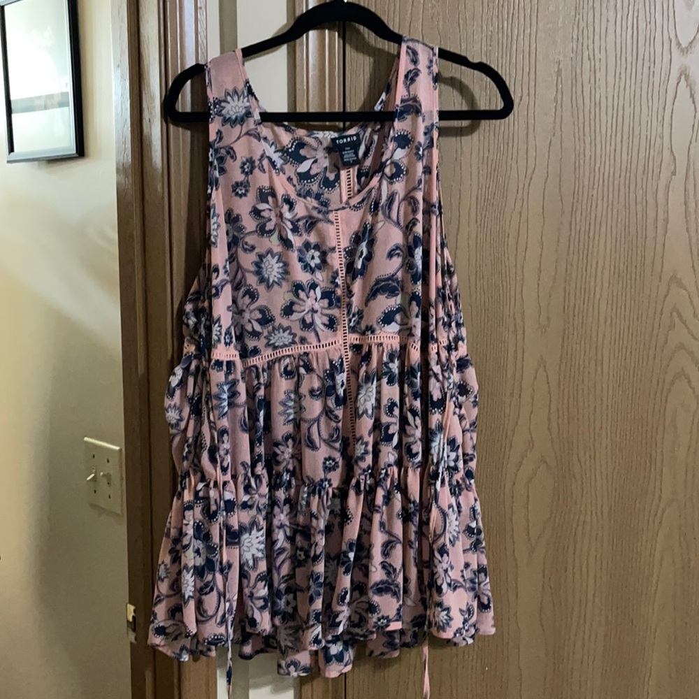 Torrid baby doll scoop neck flared tank top